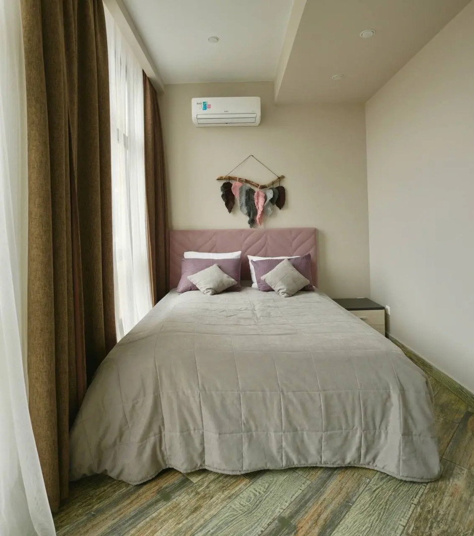 Квартира Огромная трехкомнатная квартира напротив подъемника