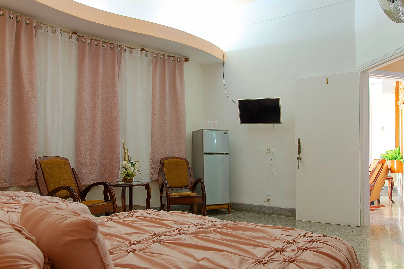 Мини-Отель Hostal Yakelyn
