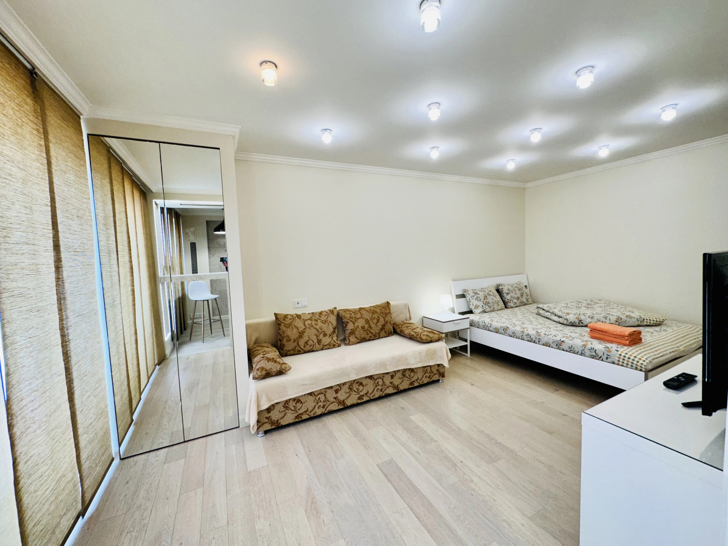 Апартаменты HotelRoom24 Грузинский переулок 12