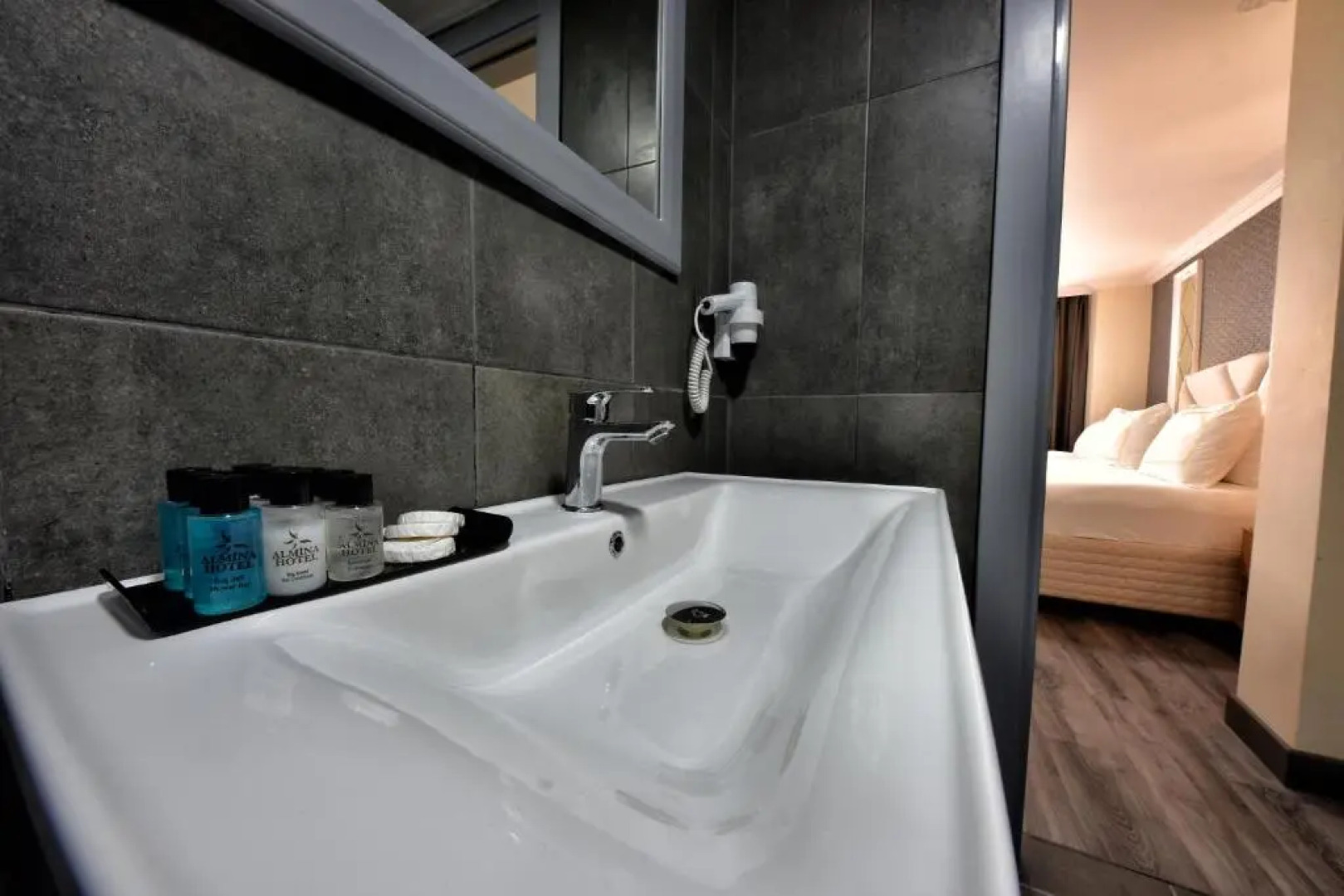 Отель Almina Inn