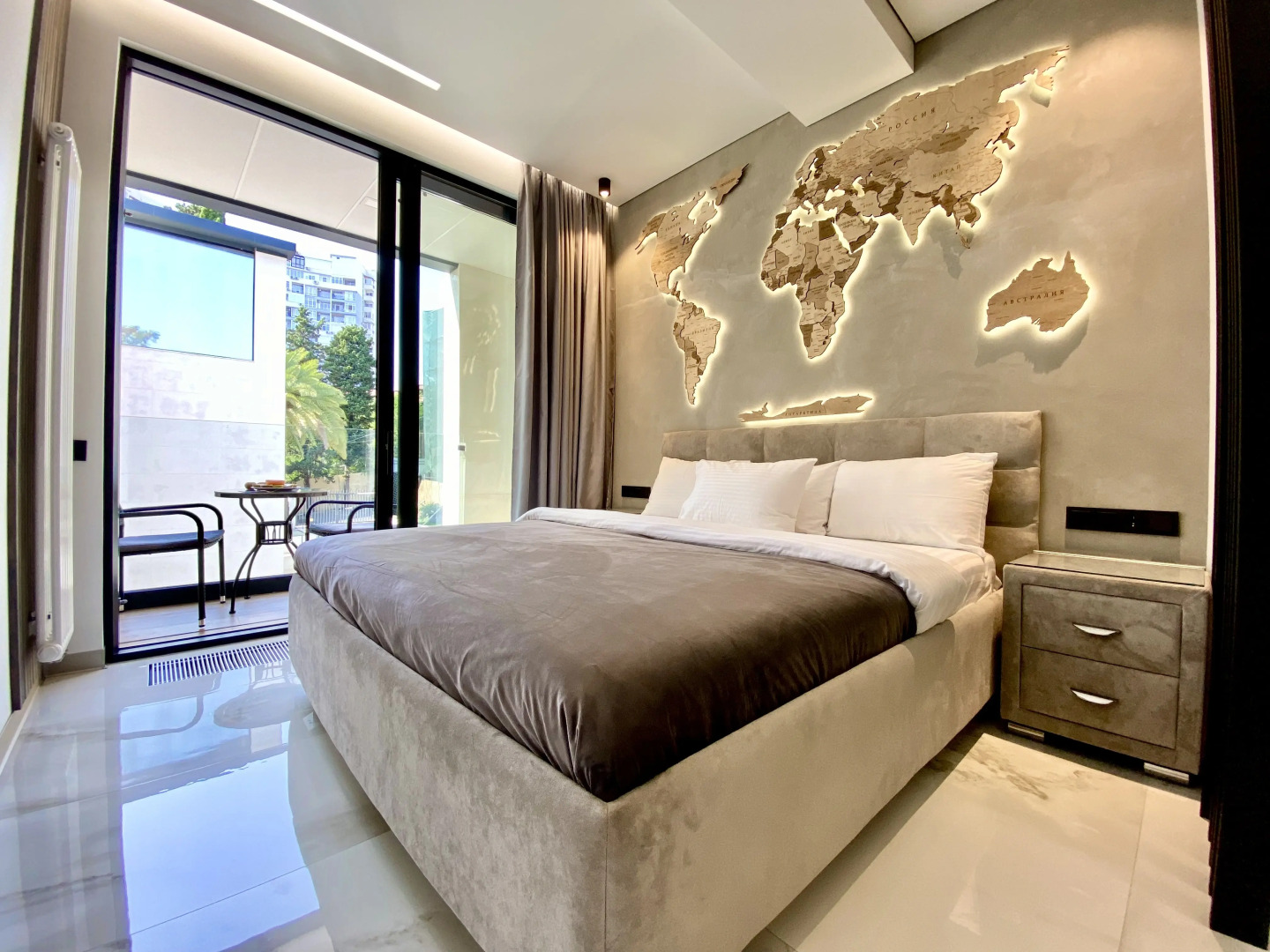 Апартаменты в отеле с подогреваемым бассейном