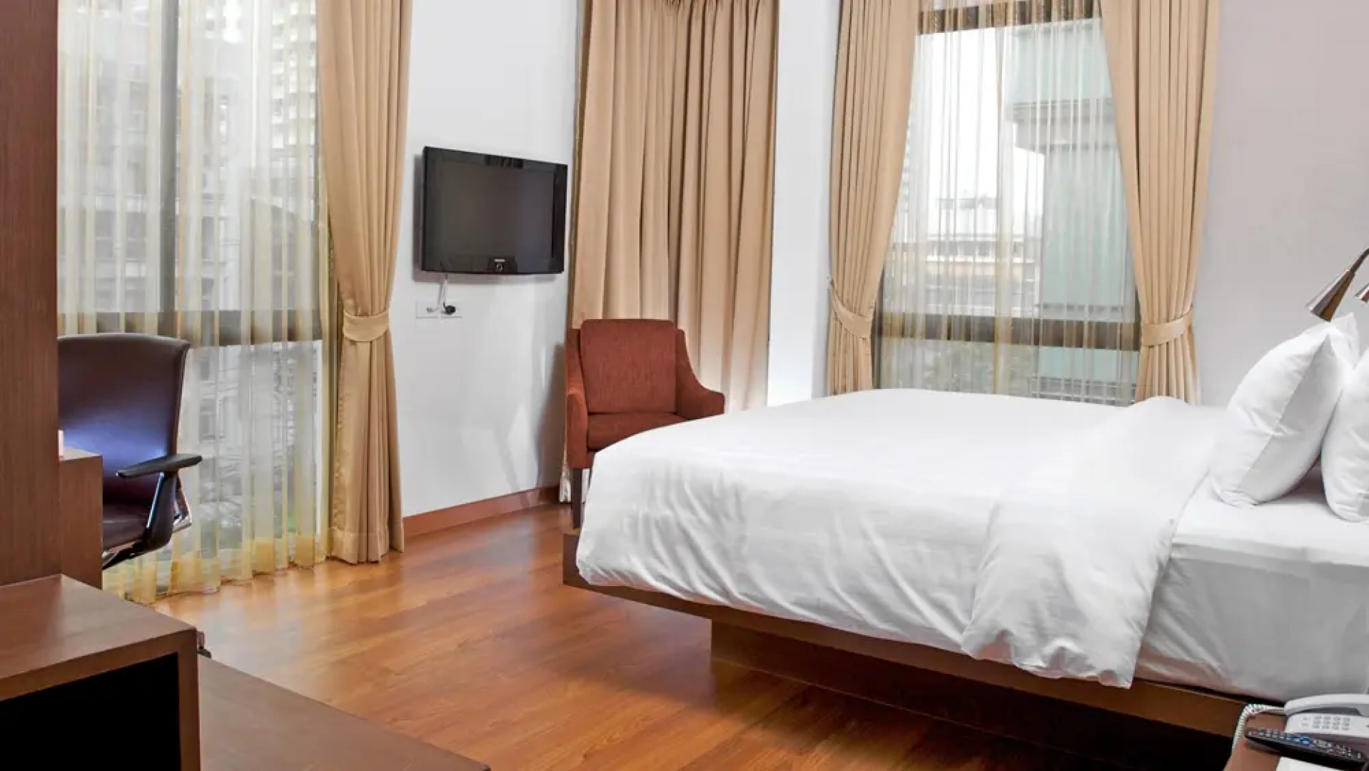 Отель Sacha's Hotel Uno