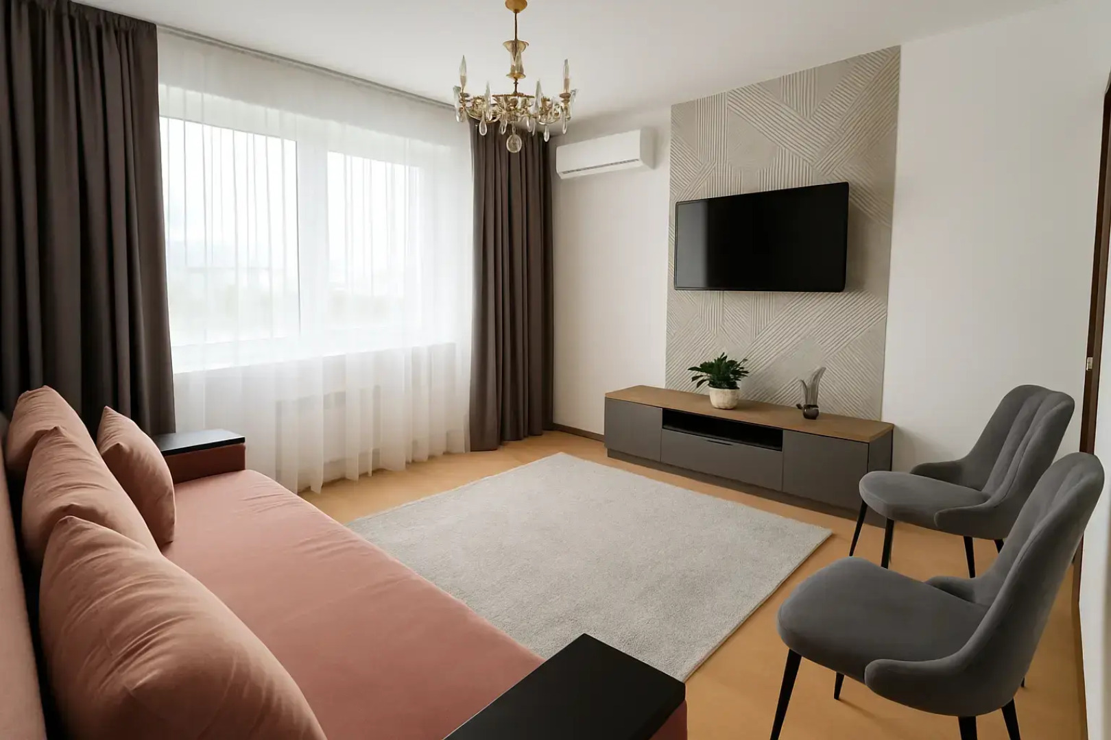 Двухкомнатная Квартира в Центре с Видом на Город и на Горы