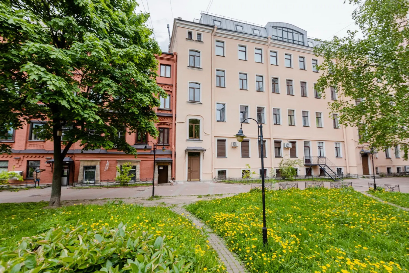 Апартаменты SpbStay с сауной на Невском проспекте 90