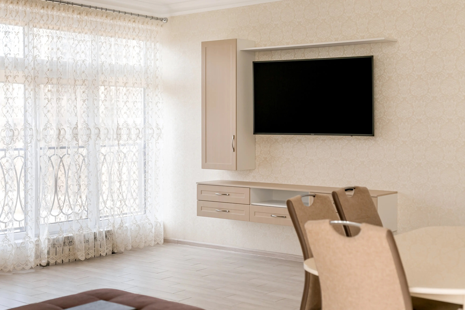 Апартаменты Лира от Ирины Савельевой + С красивым видом на Боргустанский хребет + У входа в верхний Курортный парк + Релакс 150%!