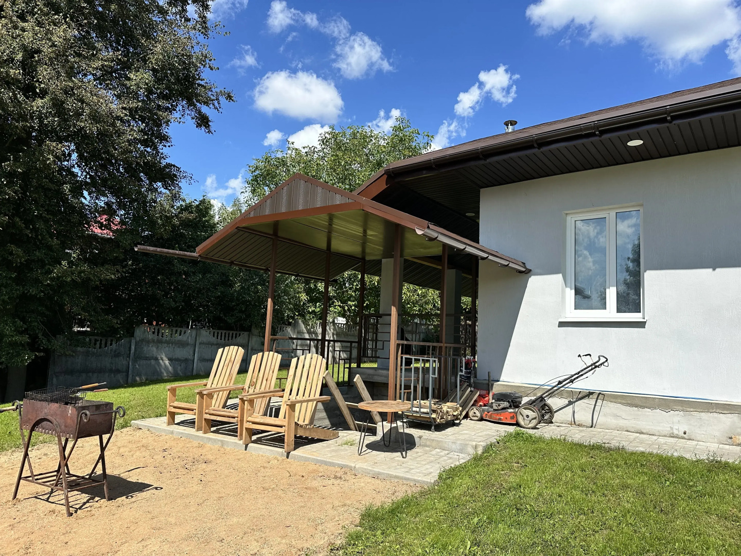 Вилла на берегу реки около Минска