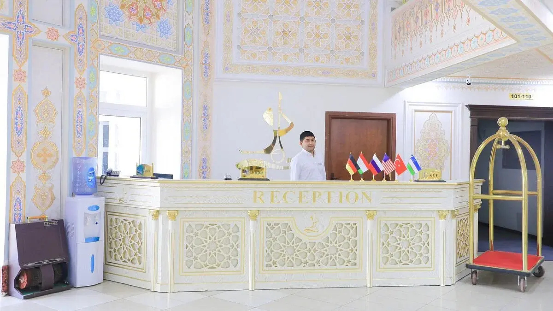 Отель Maqom Plaza