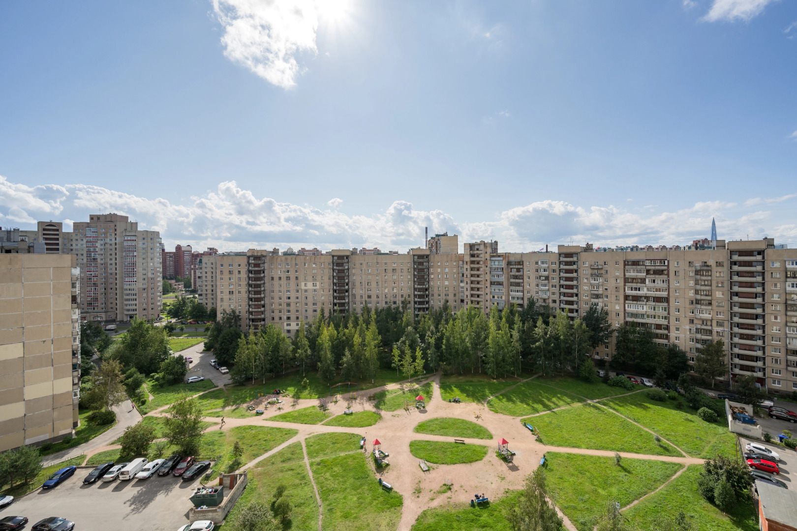 Квартира Просторная с зоной отдыха на балконе последнего этажа с видом на тихий двор