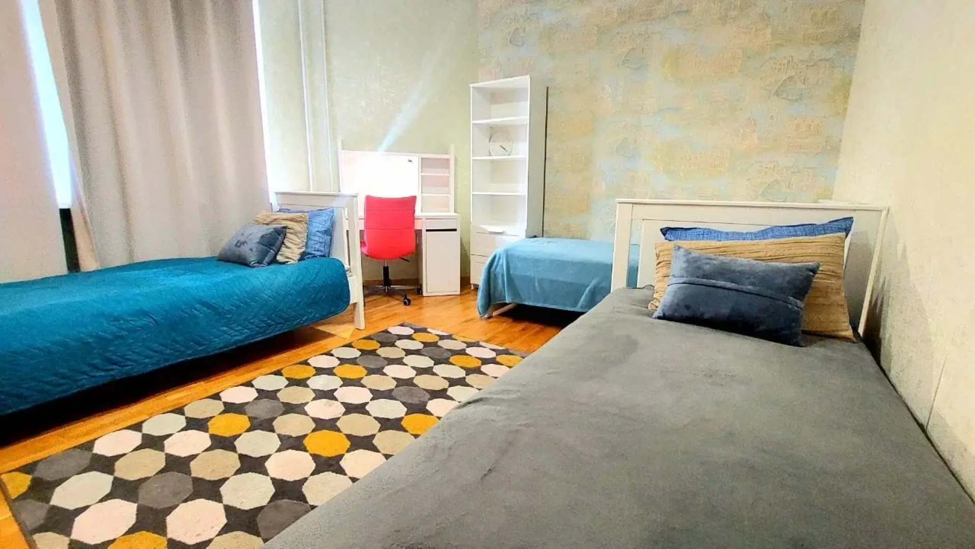 Семейные апартаменты в центре рядом с метро и набережной озера Кабан