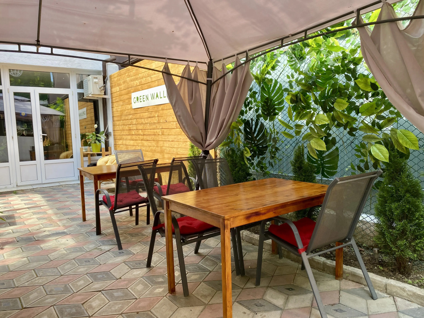 Гостевой дом Green Wall