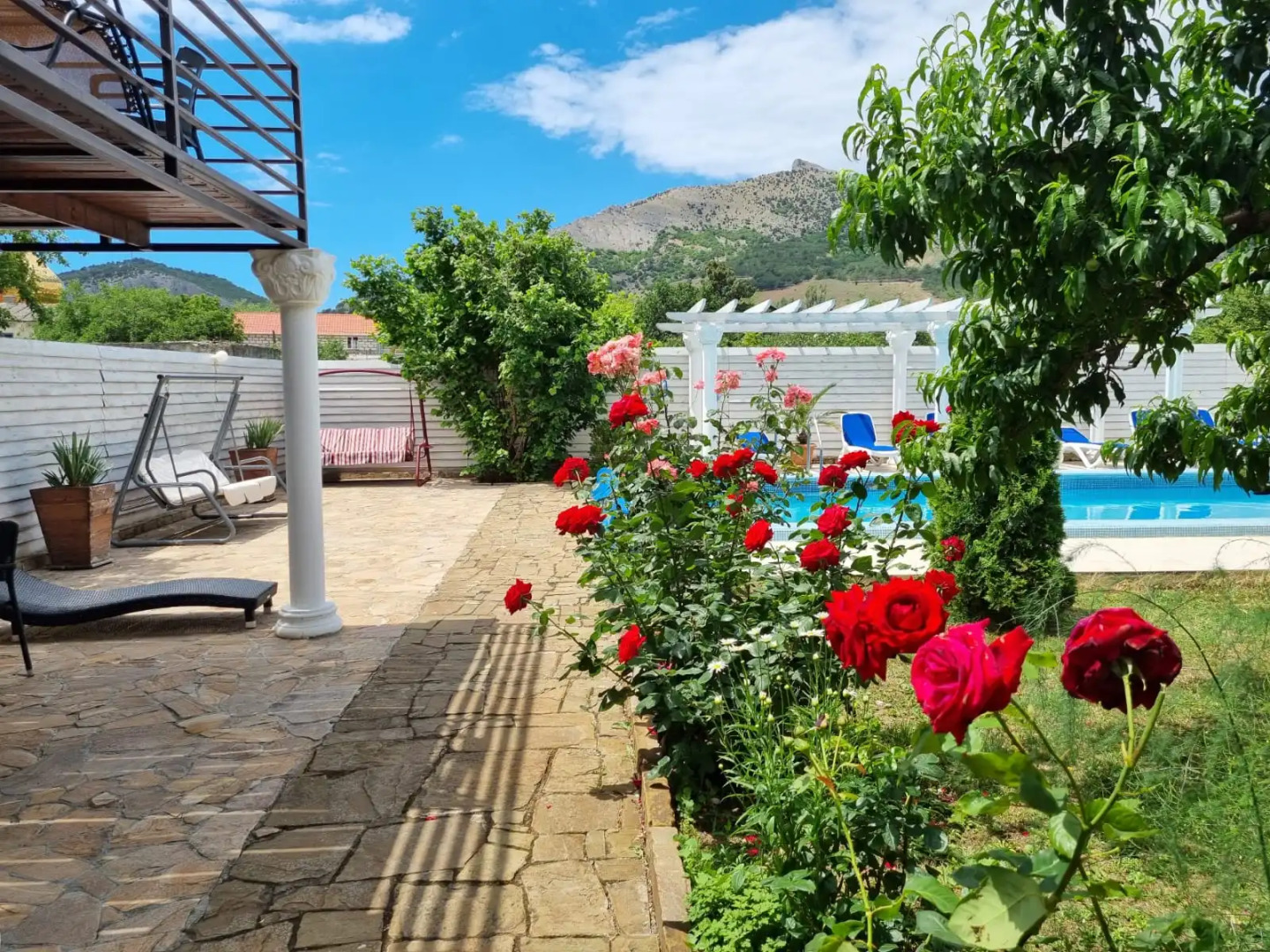 Частный дом Sunny Holiday Home