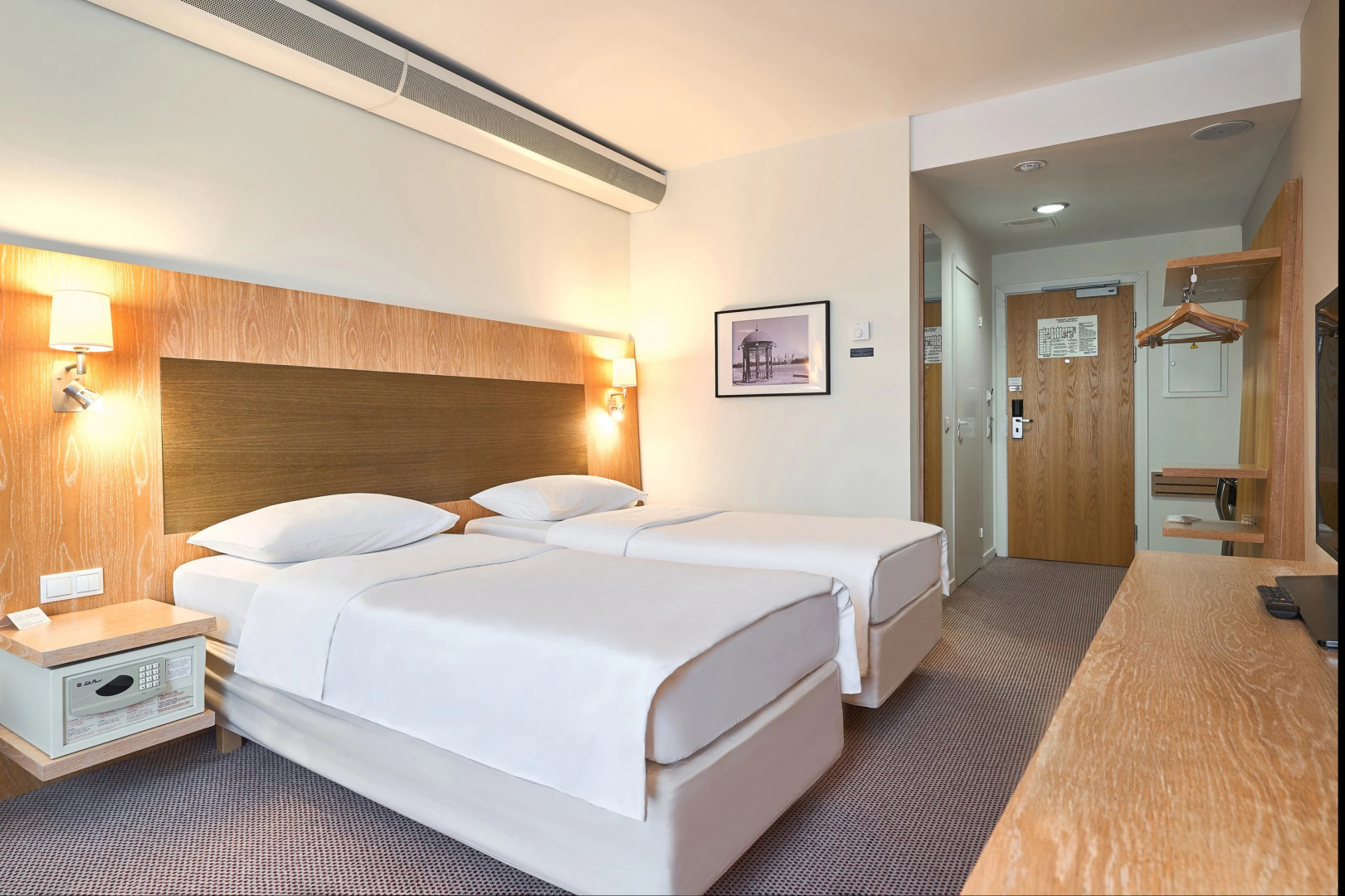 Отель Cosmos Ekaterinburg Hotel