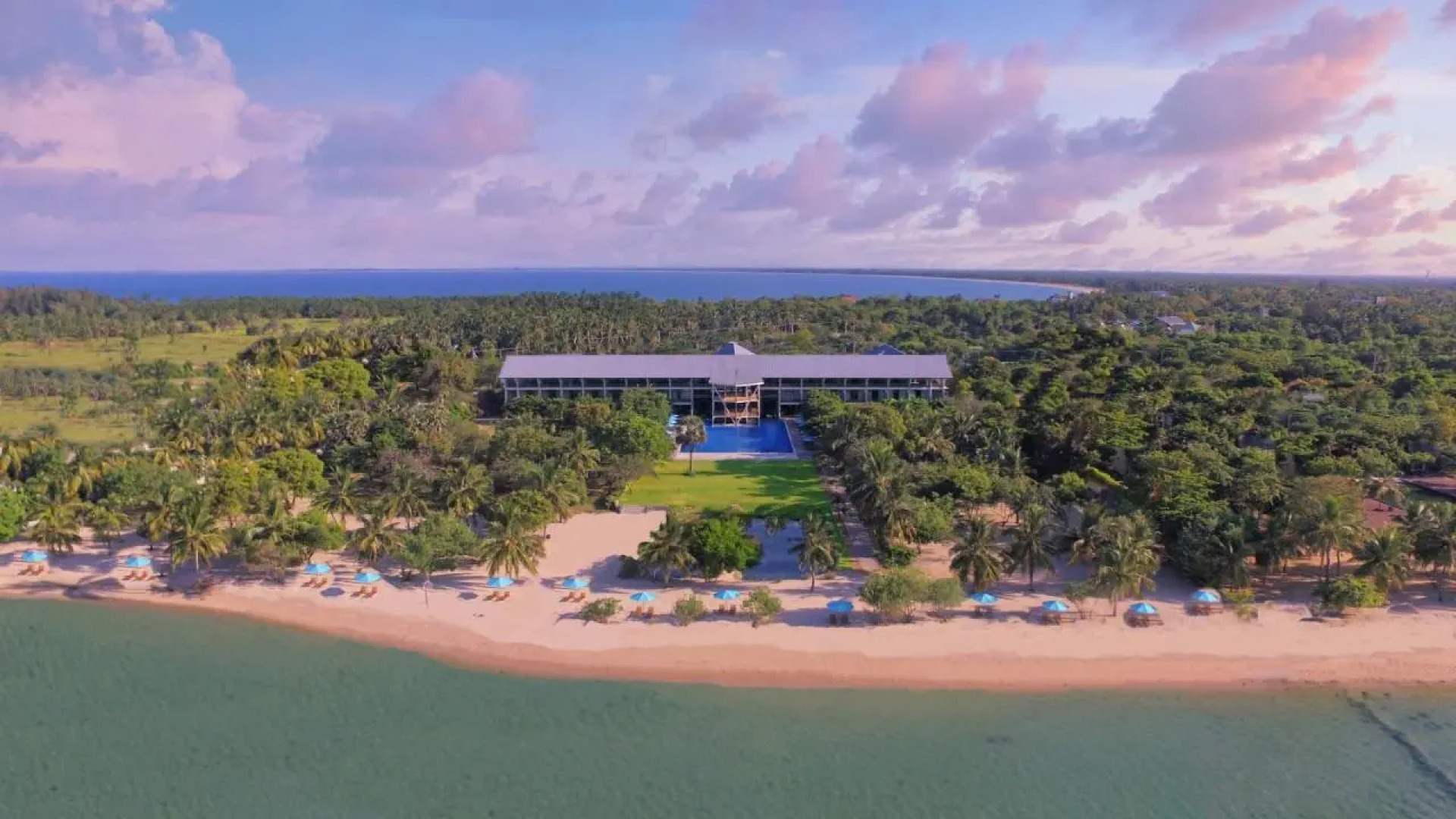 Отель Breeze Pasikudah Resort