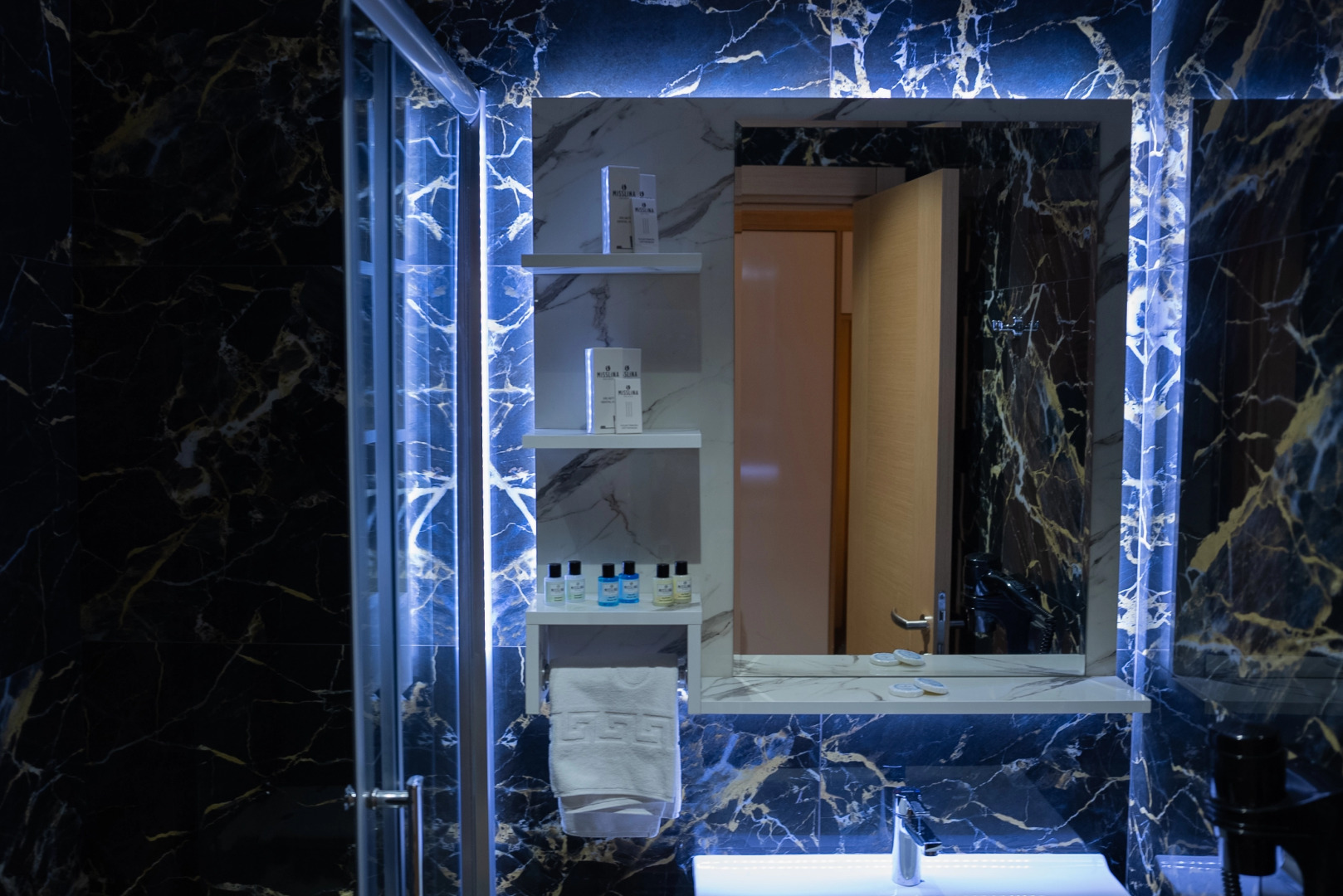 Отель Golden River By Continent Collection