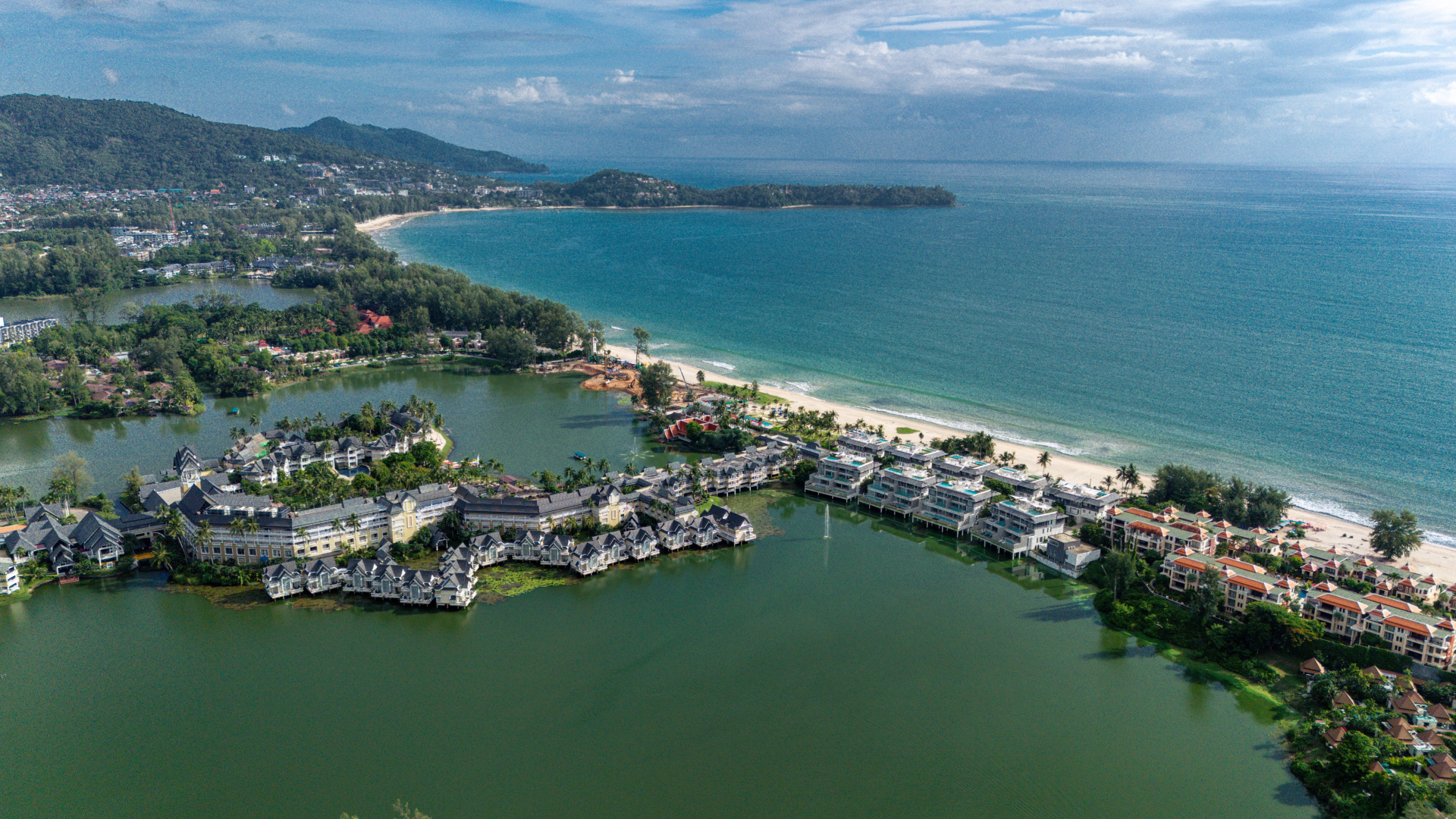 Прекрасные апартаменты с бассейном в Laguna Phuket