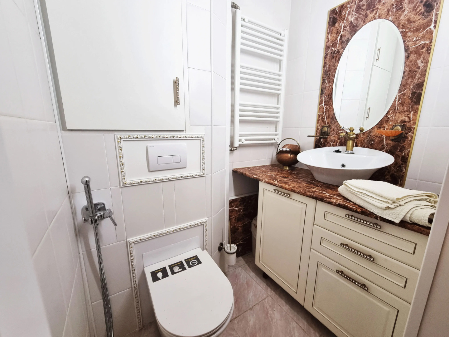 Частный дом Большой двухэтажный коттедж в стиле ампир с баней и бассейном