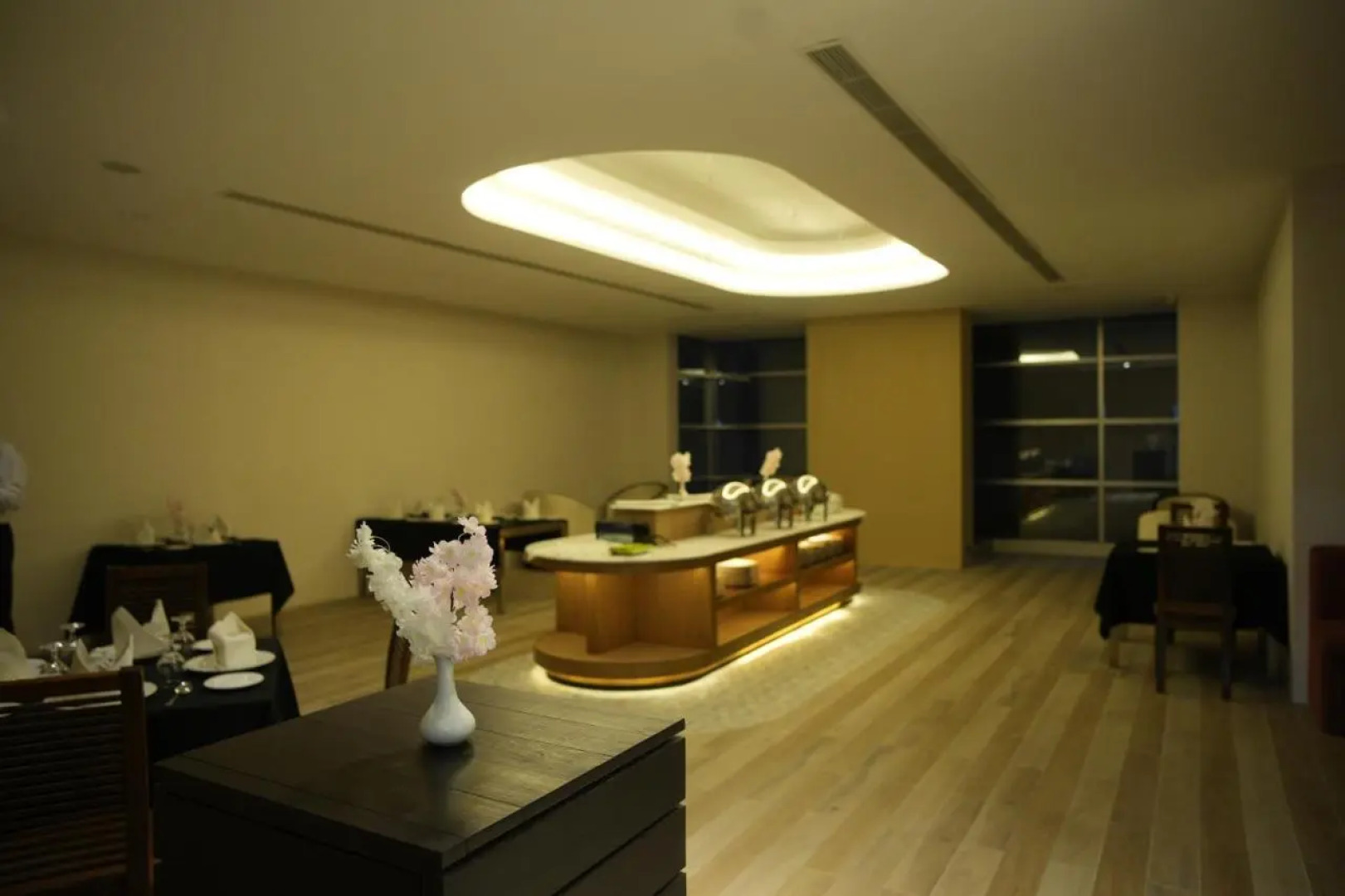 Отель Lakeshore Heights