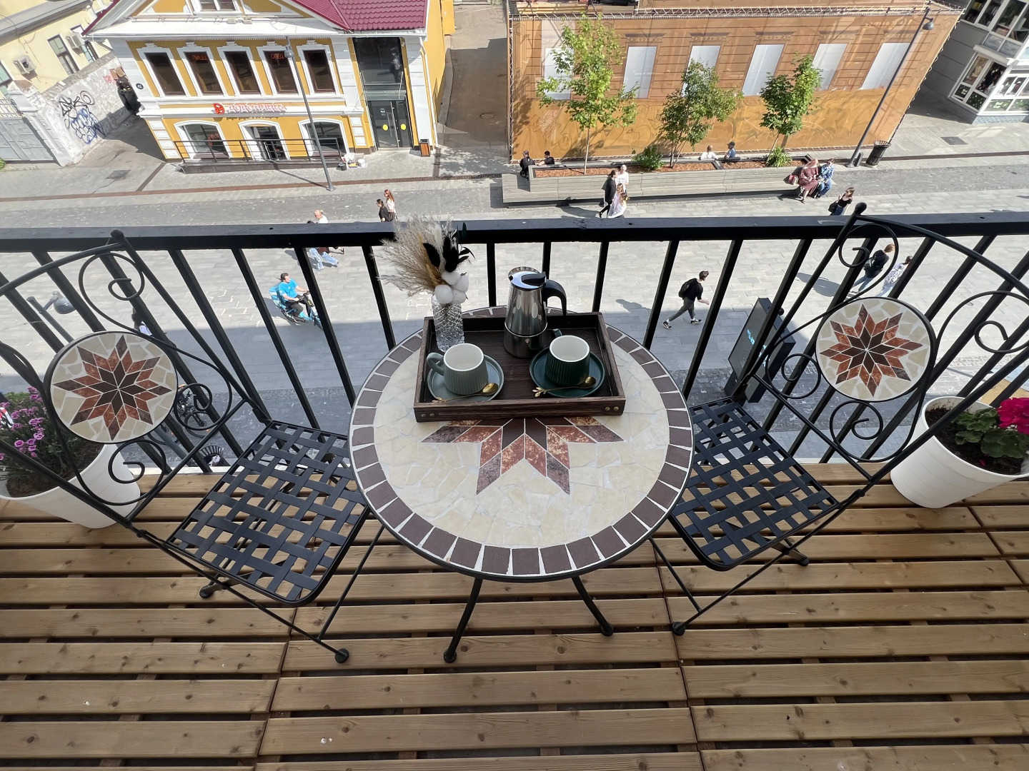 Квартира Уютный Лофт с балконом на главной улице Столицы Закатов