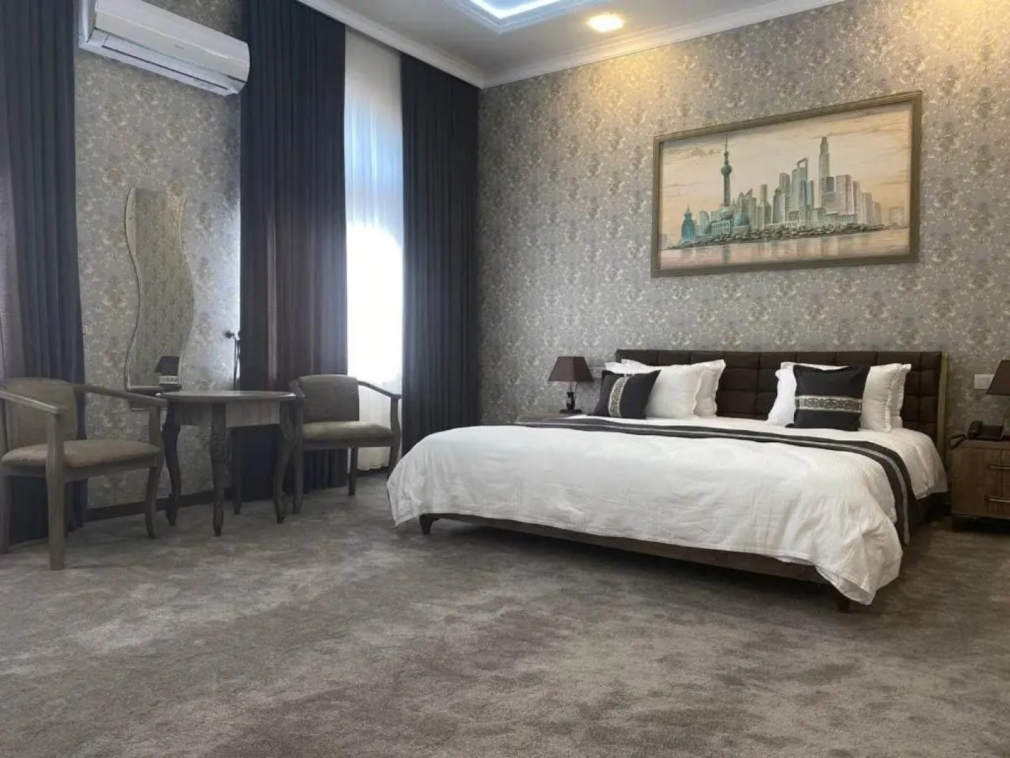 Отель Archie Family