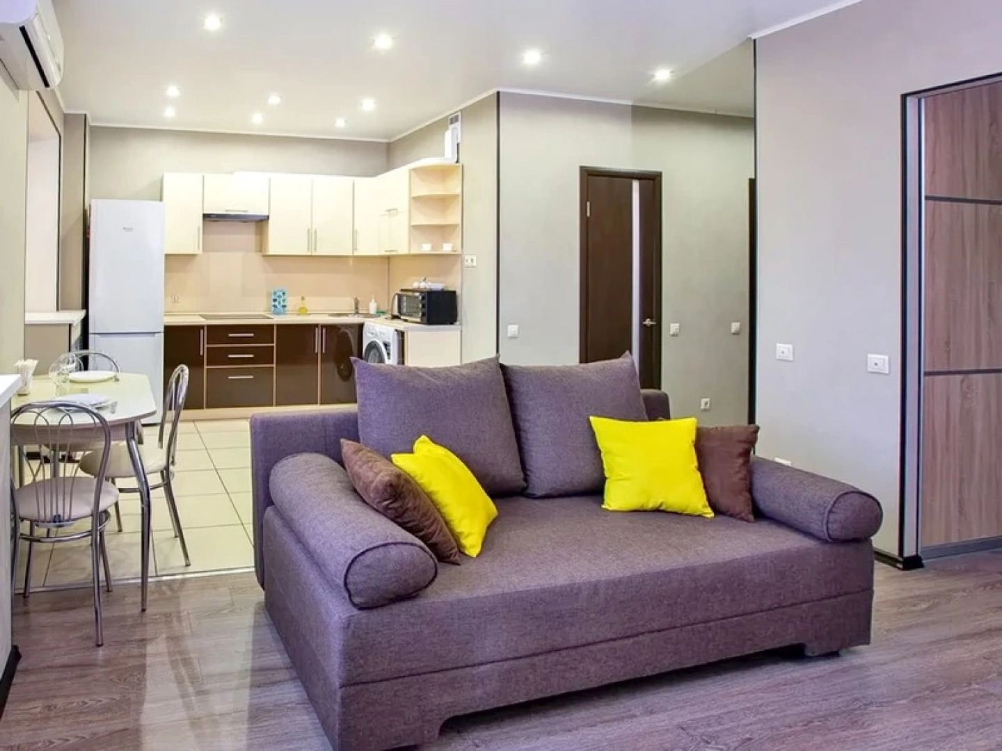 Апартаменты Hotel Home на проспекте Ленина 112