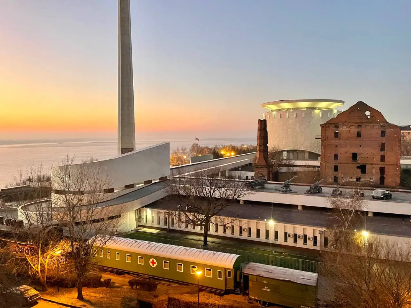 Апартаменты Лофт с видом на музей-Панораму и Волгу