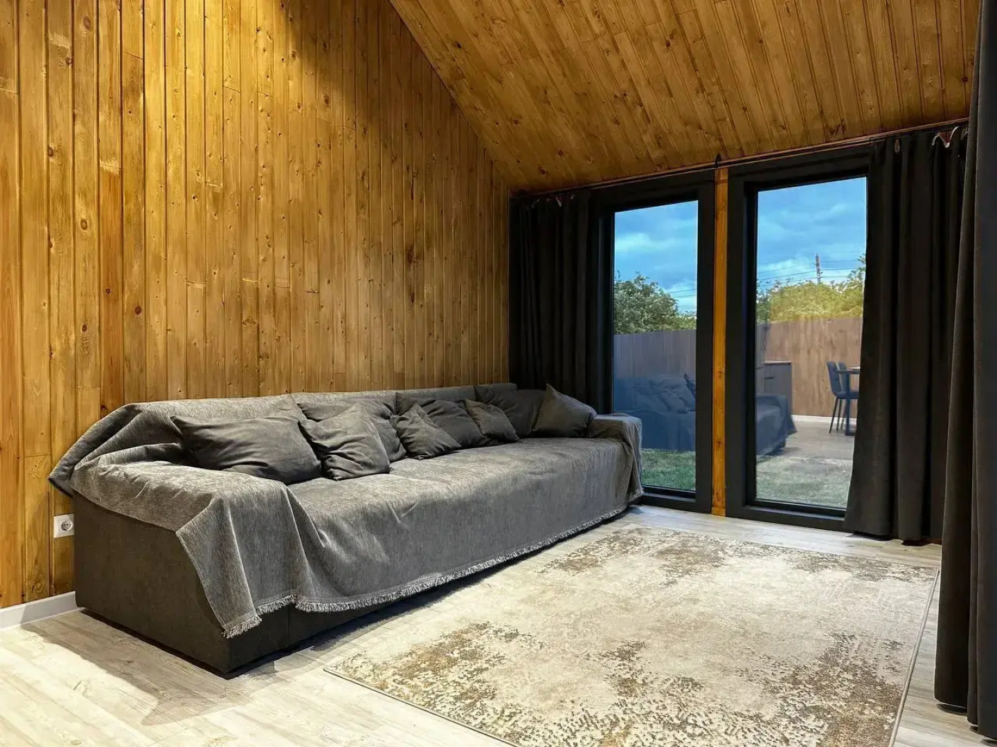 Частный дом Barn-House у леса с бассейном и банным чаном