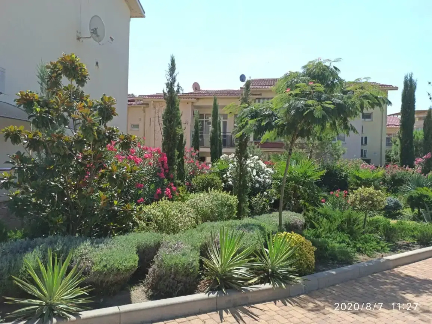 Апартаменты Двухкомнатная квартира в элитном поселке с частным пляжем