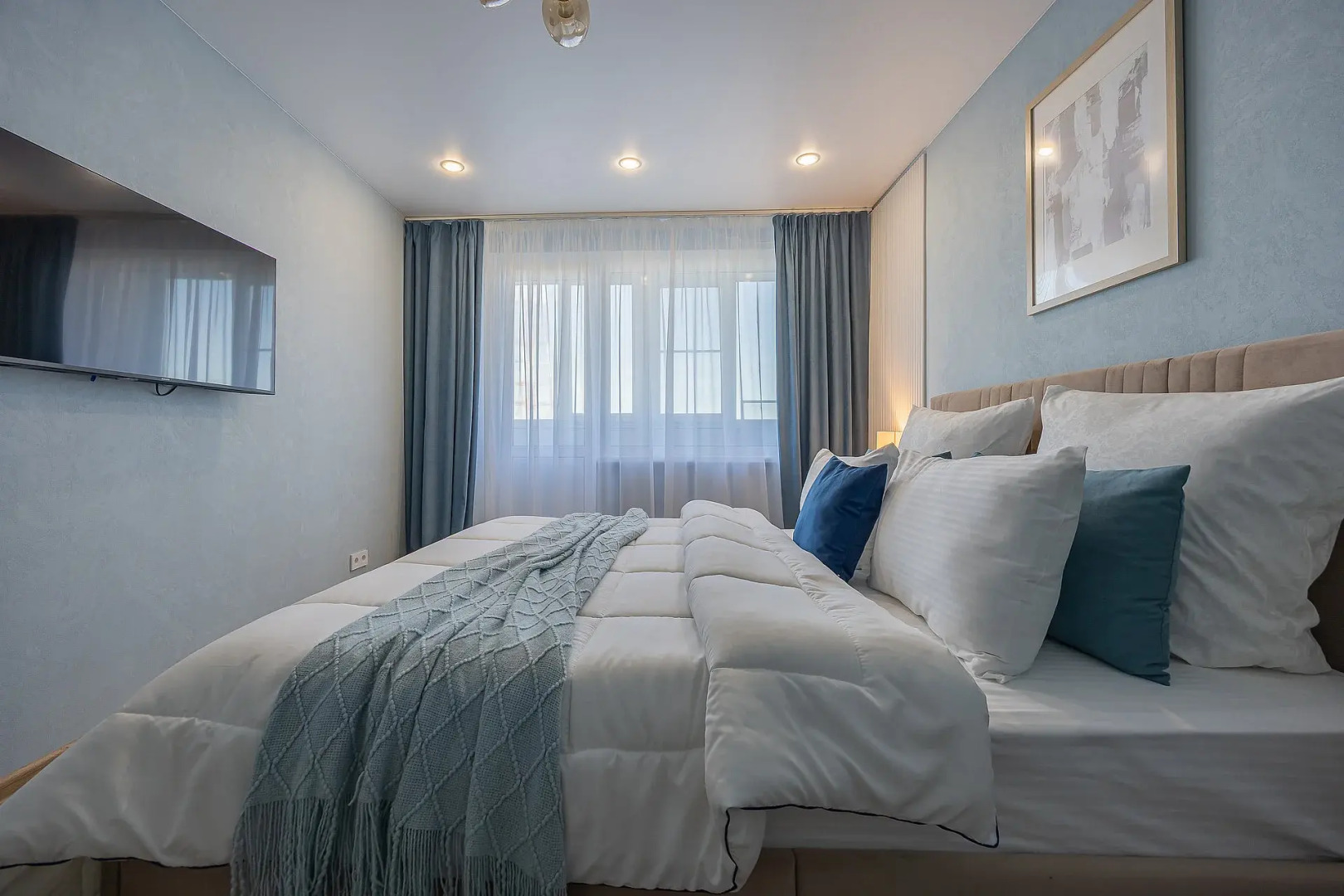 Апартаменты улучшенные, в центре города, с тремя спальнями