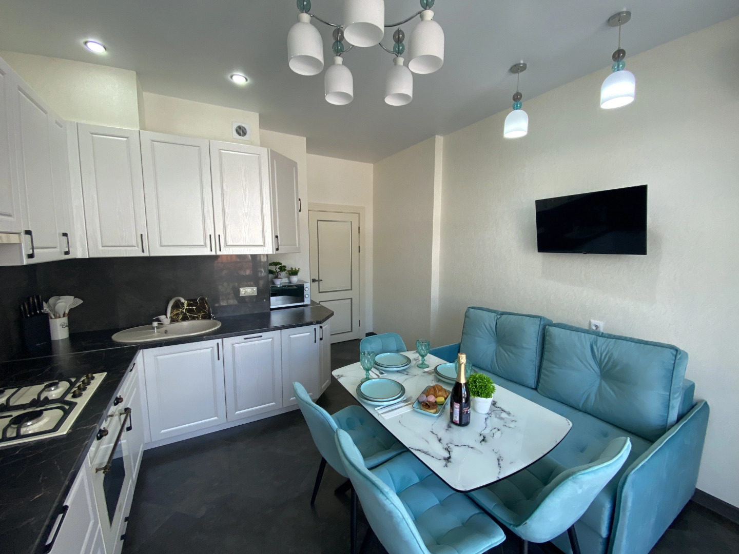 Апартаменты с Видом на Горы в Жк Изумрудный Город