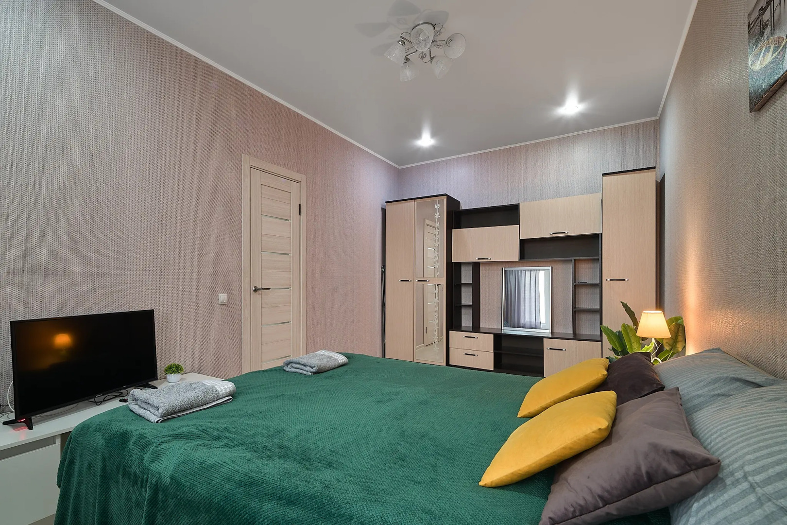 Квартира Однокомнатная с кроватью и диваном