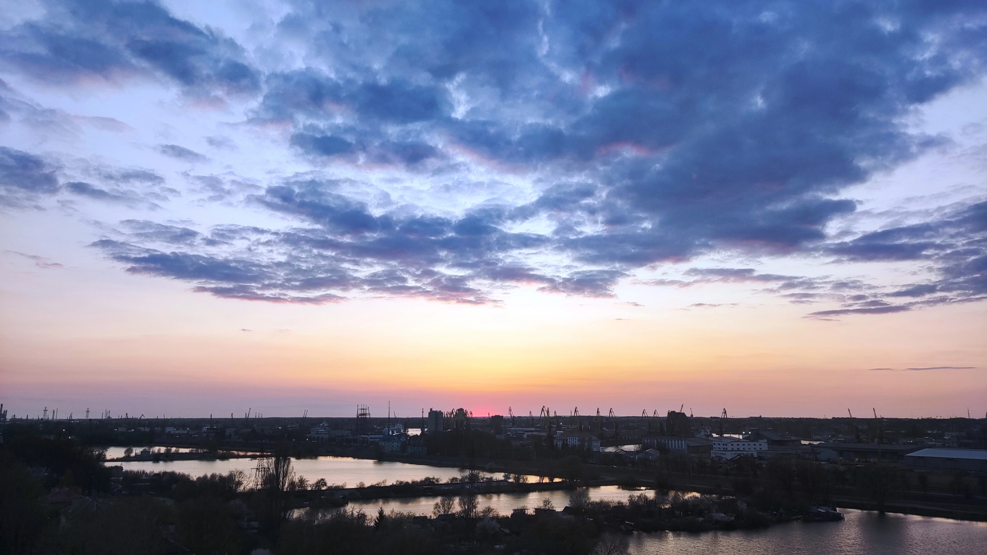 Квартира  MiHome Фантастические Закаты