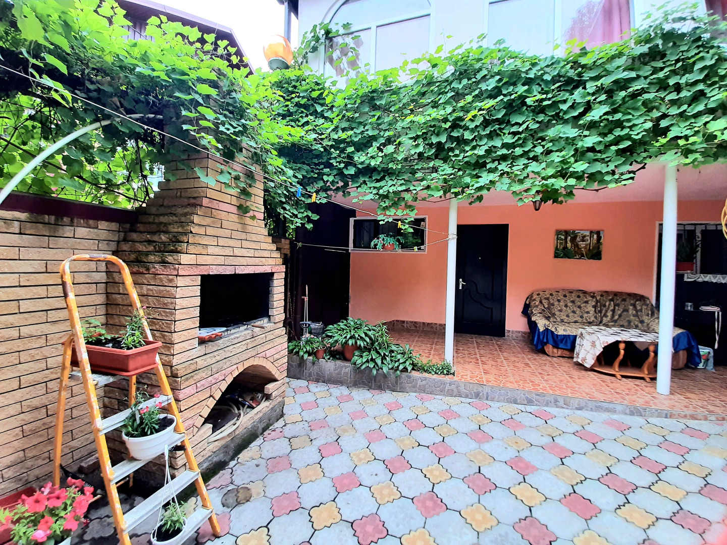 Квартира двухкомнатная на втором этаже