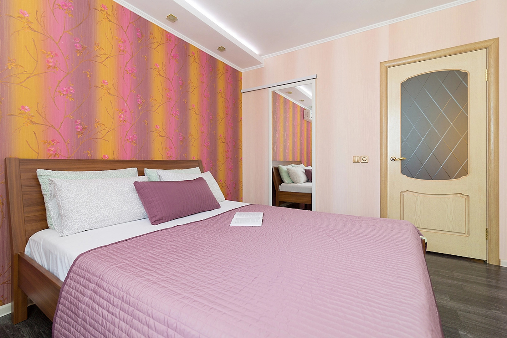 Апартаменты двухкомнатные с видом на Волгу на ул.К.Маркса 44, м.Стрелка. Сова-Дом