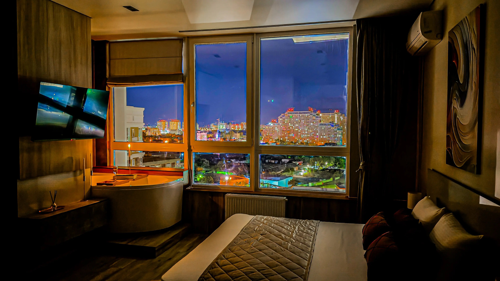 Апартаменты VIP студия с роскошной ванной у панорамного окна