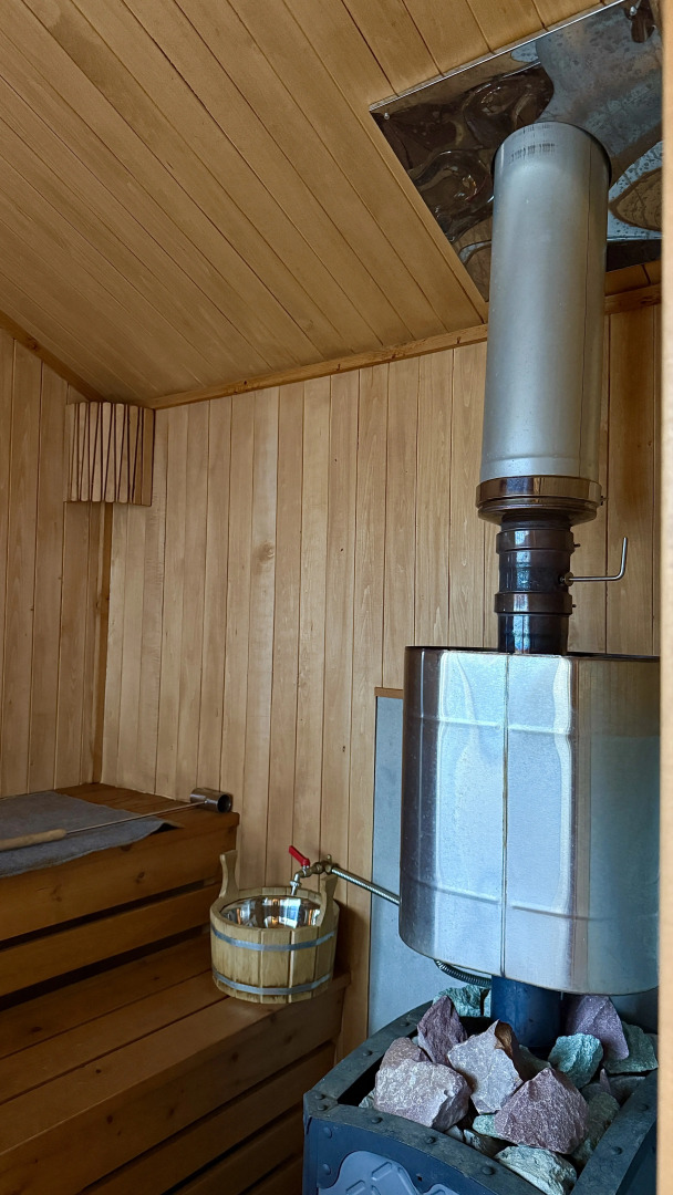 Частный дом с бассейном и баней