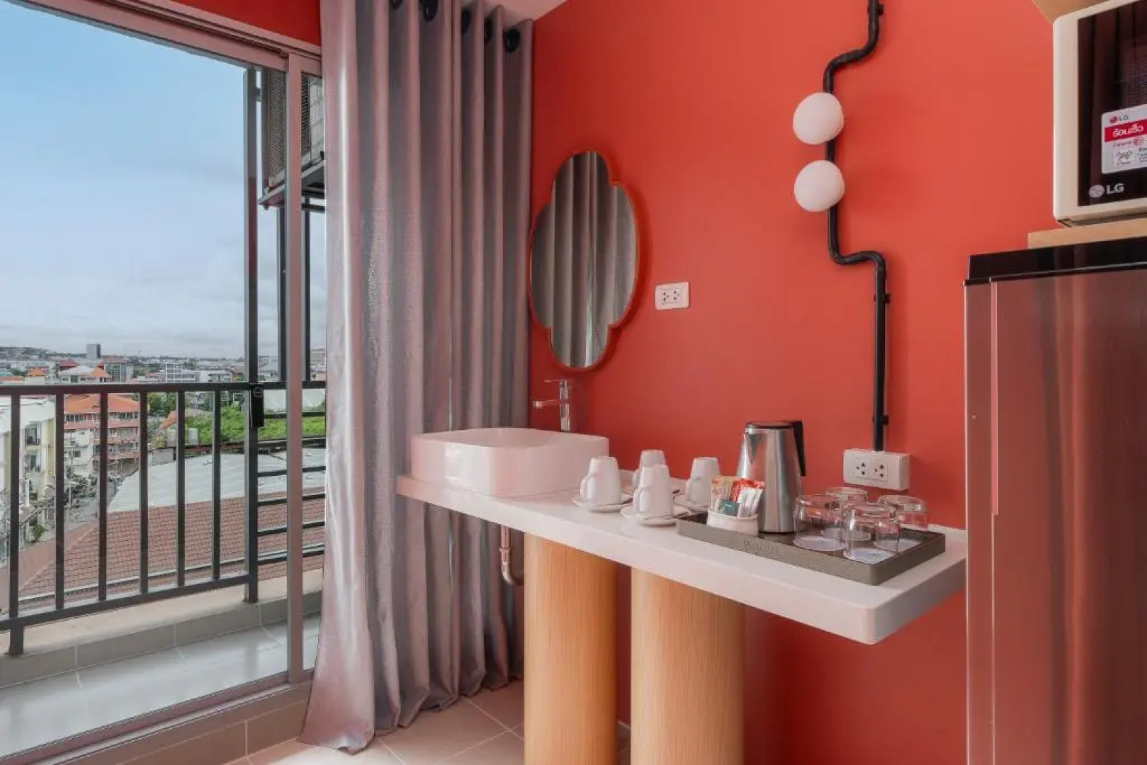 Отель The Grass Serviced Suites