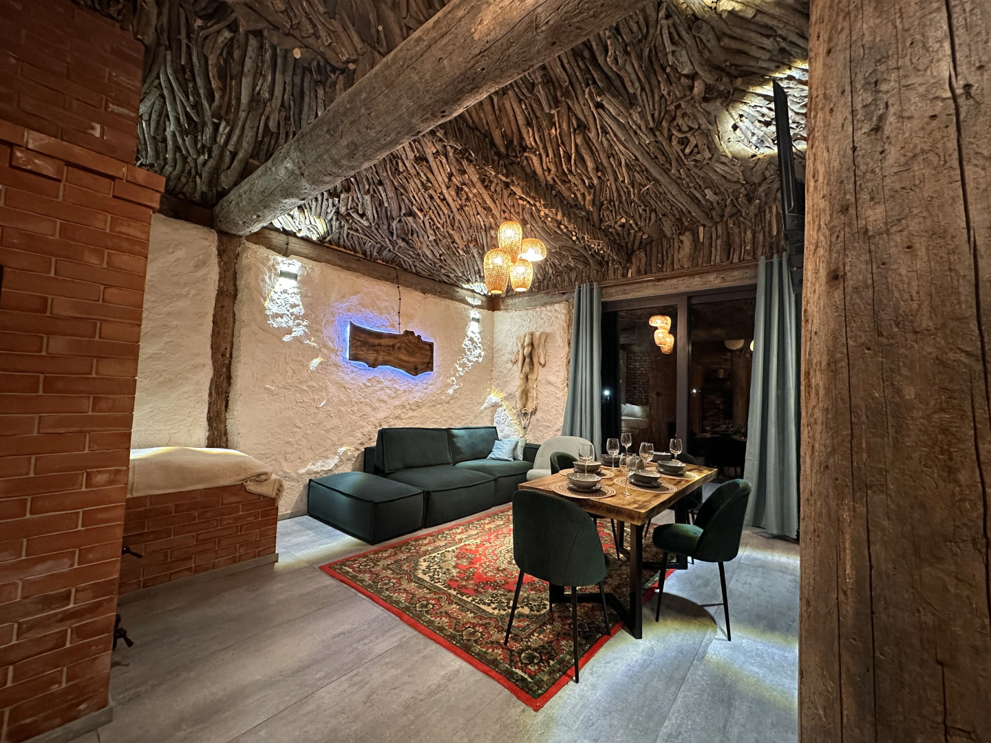 Частный дом гнѣздо с камином и двумя спальнями