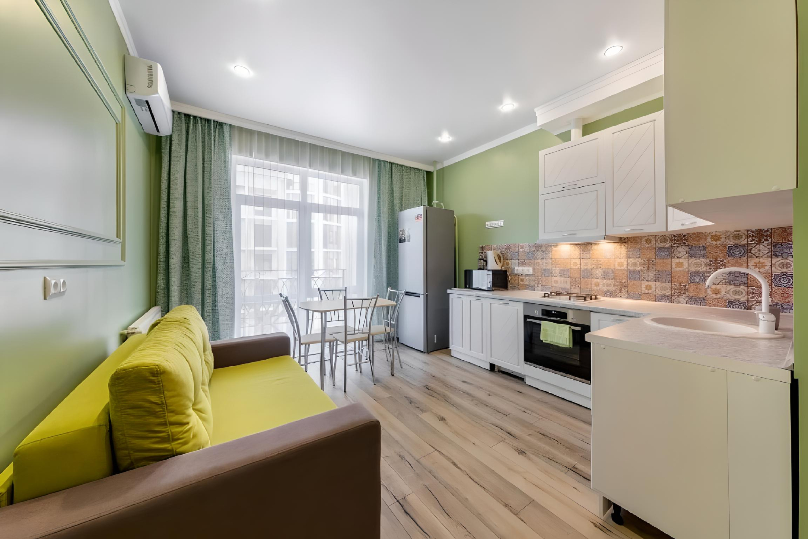 Апартаменты Изумрудный город-2