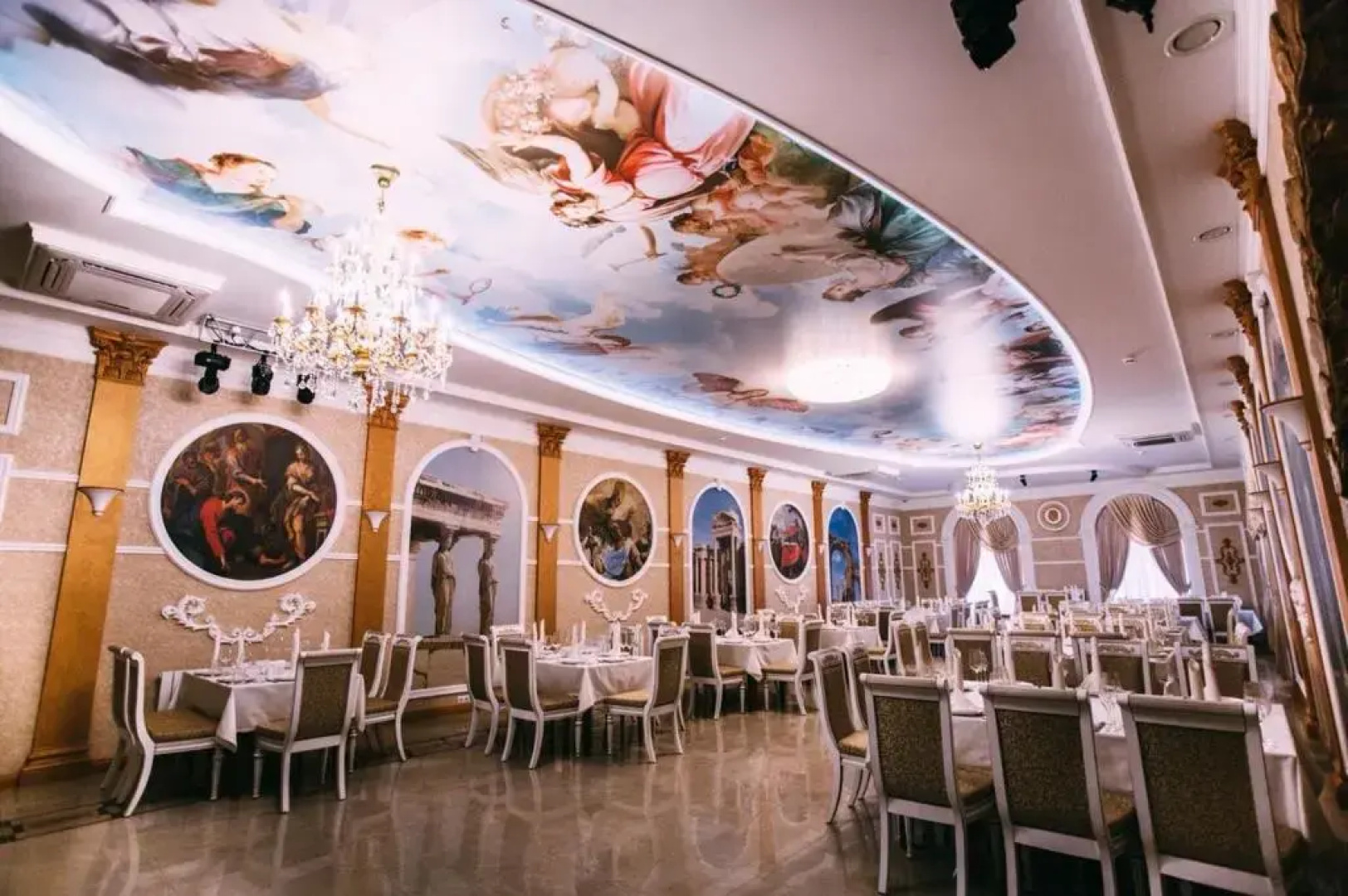 Отель Caesar Royal Palace