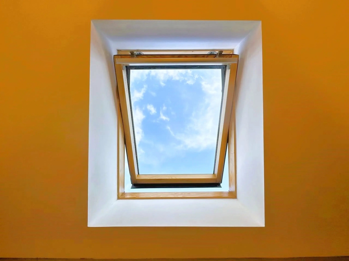 Апартаменты Современные в Скандинавском Стиле с Мансардными Окнами в Центре Москвы