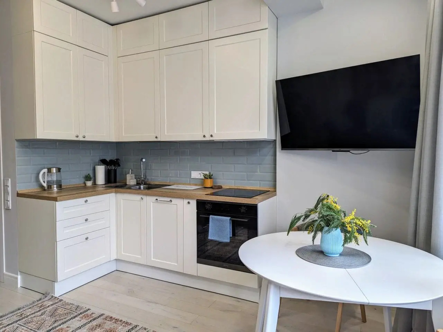 Квартира двухуровневая с видовым балконом в центре Красной Поляны