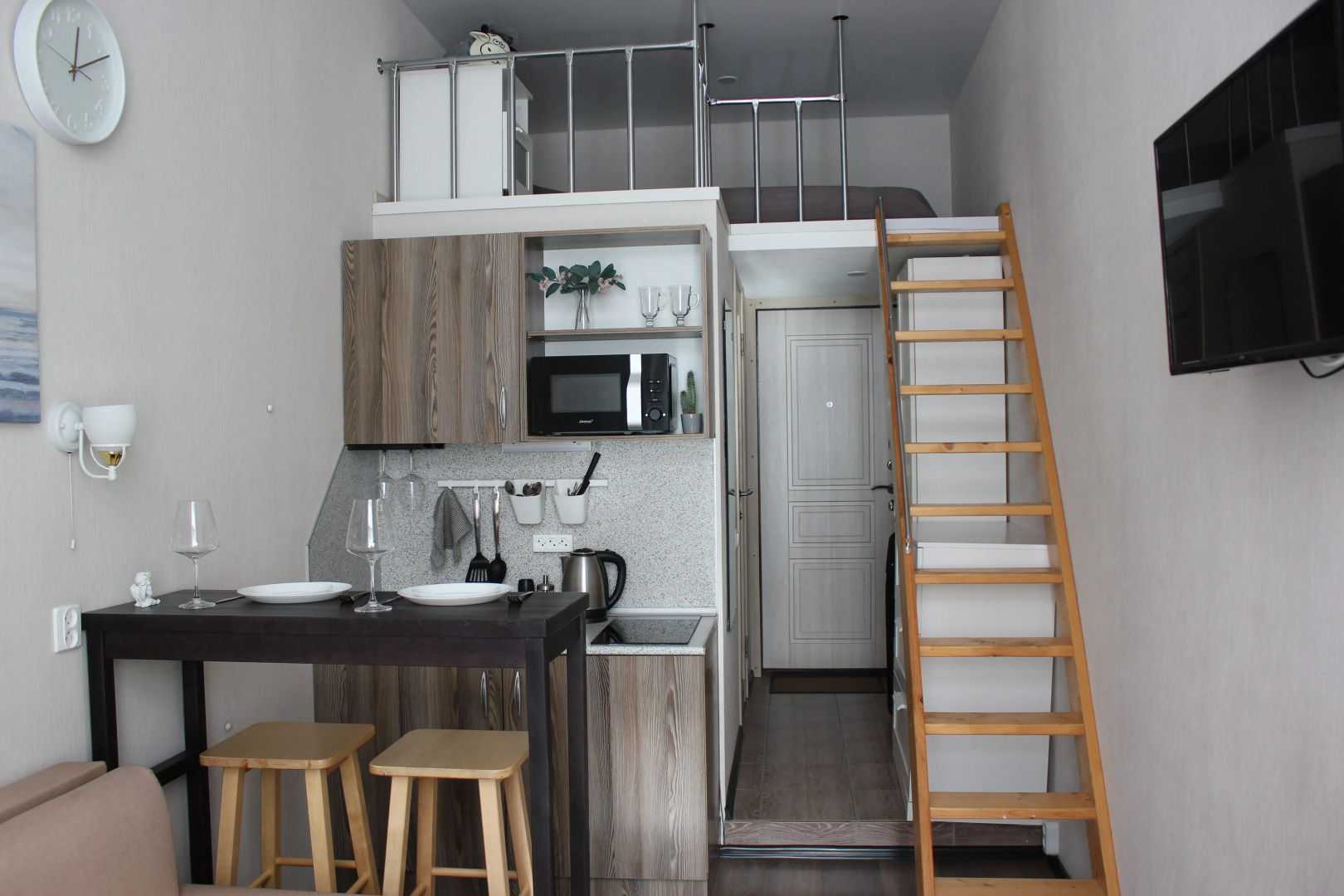 Апартаменты Уютная Двухуровневая Студия в Центре Города