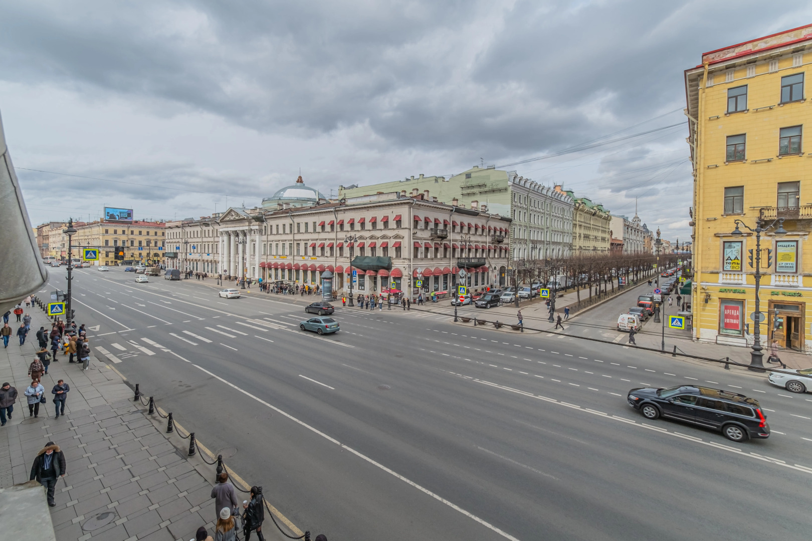 Апартаменты с Видом на Невский