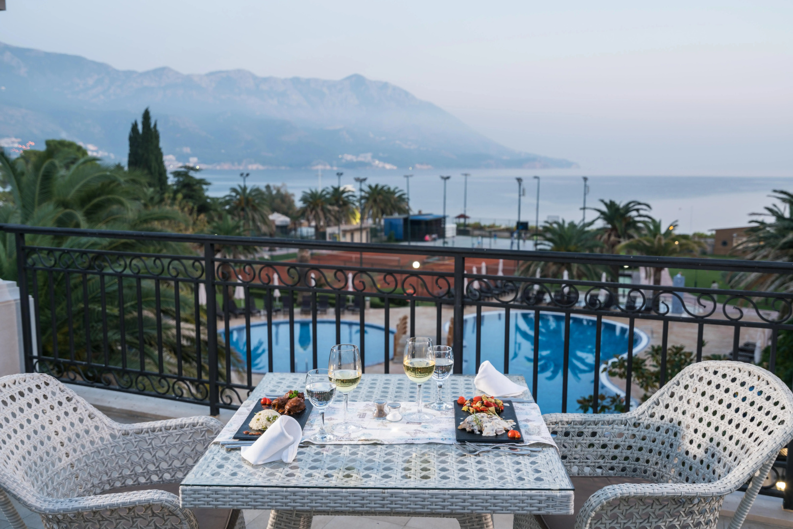 Отель Iberostar Bellevue