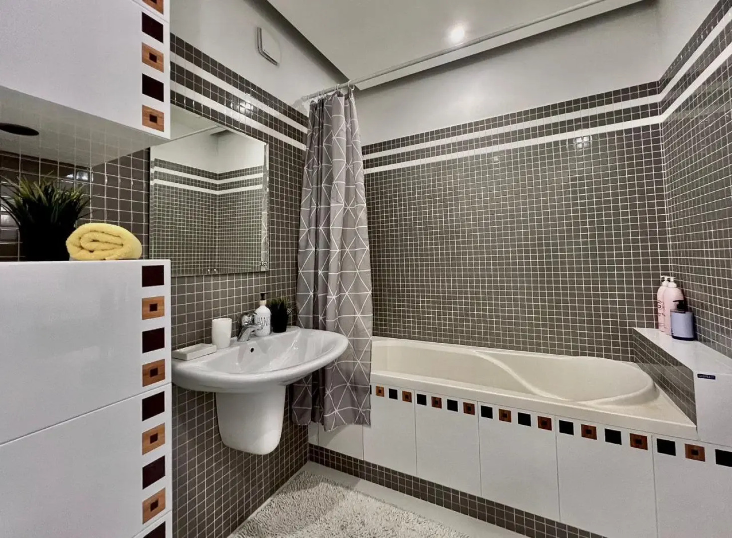 Апартаменты Уютная двухкомнатная квартира рядом с ЦУМом