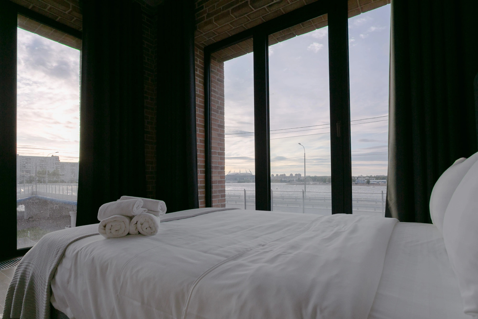 Апартаменты 2ROOMS NEVA VIEW APART in DOCKLANDS