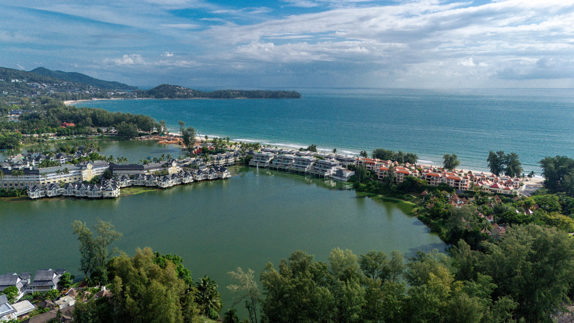 Прекрасные апартаменты с бассейном в Laguna Phuket