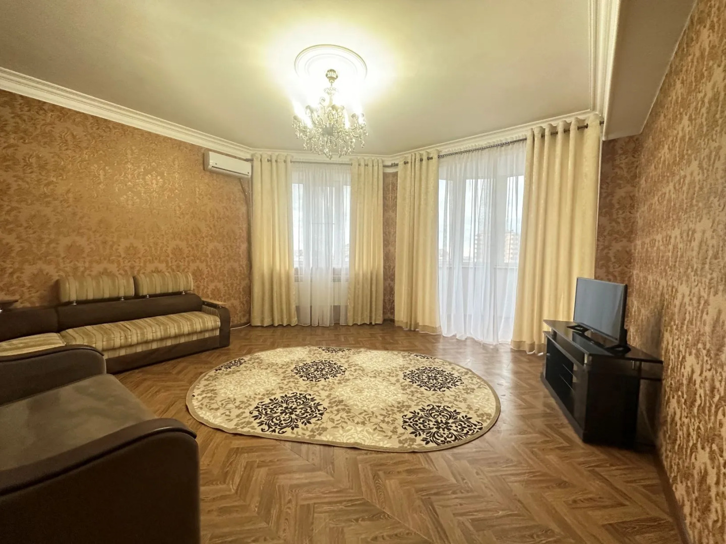 Квартира на проспекте Петра I 121