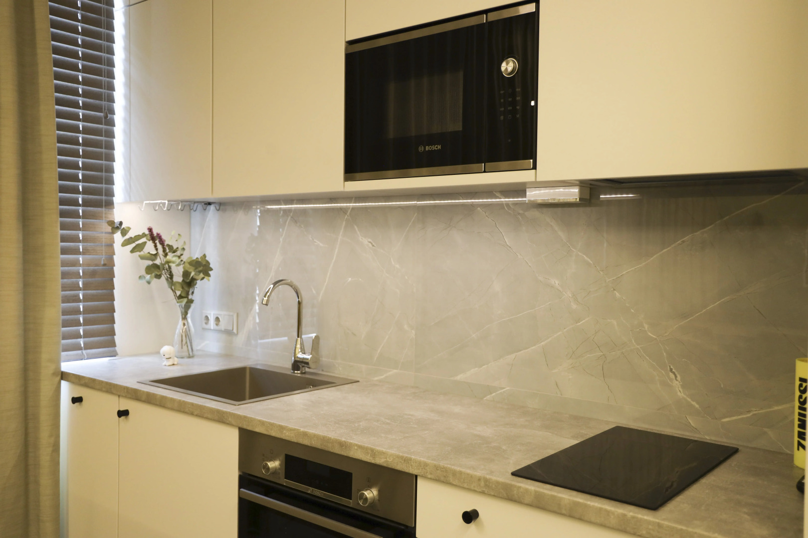 Апартаменты Buroshka Aparts С видом на город и дизайнерским ремонтом