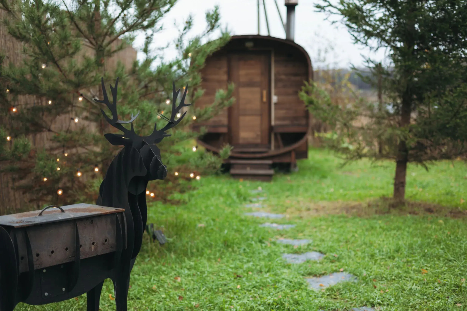 Частный дом с баней бочкой у воды и леса